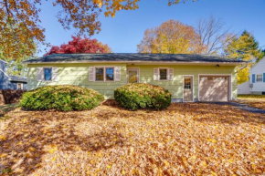 6 Mi to Skiing Pet-Friendly Home in Pittsfield!